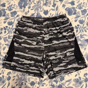 Nike Dri-Fit Men’s Large Camo Athletic Training Gym Running Shorts Black Gray